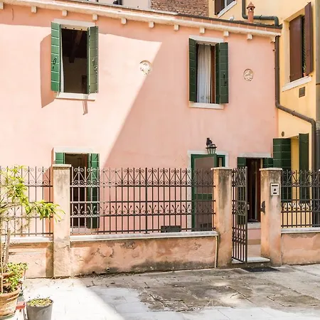 Serenissima 아파트